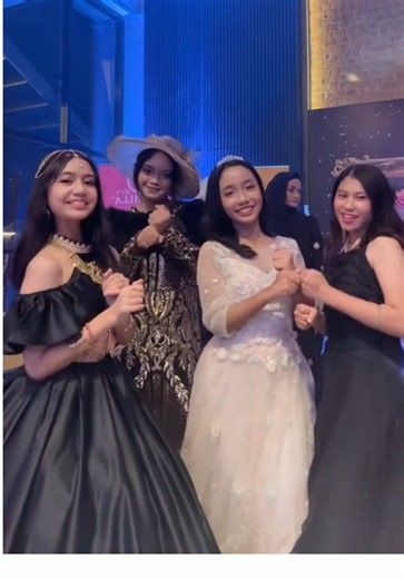 Royal Night Prom Celebrations with My Best Friends