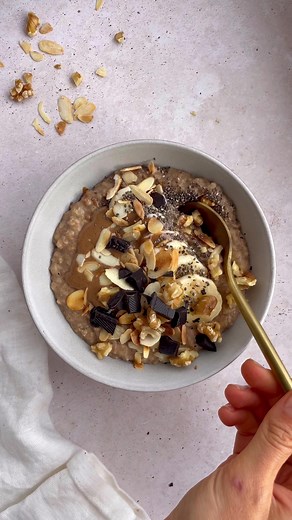 Almond Butter Oatmeal Recipe for a Healthy Breakfast
