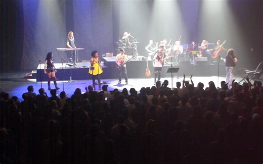 【RWBY】Red like Roses part 2 by Casey and Jeff Williams at RTX 2016 Concert (1)