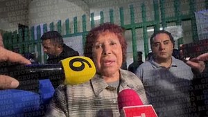 Alejandra Barrios Richard, madre de la lideresa de comerciantes Diana Sánchez Barrios, acusa a la Unión Tepito de cometer el ataque; asegura que ya habían recibido amenazas. https://reforma.com/qNAhWr 📹Escarlet Romero | reforma.com