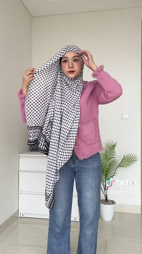 Tutorial Hijab Stylish dengan Manset High Neck Uniqlo