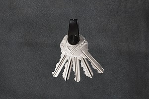 Assemble with Me | KeySmart Air #keysmart #keyorganizer #minimalism #airtag #airtagholder #assembly #assemblewithme #essentials | KeySmart