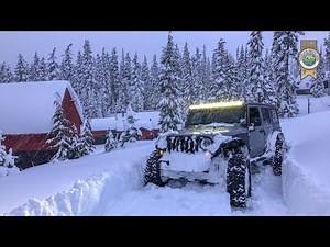 Oregon Snow Wheeling Jeep Wrangler Deep Powder