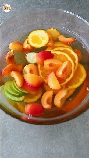 White Sangria: the cool summer drink! 🍑🍷