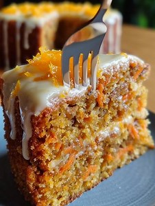 🥕🍊 Carrot and Orange Cake (No Flour or Sugar) A moist, aromatic, and naturally sweet cake thanks to the carrots and oranges. Perfect for those looking for a healthy and flavorful dessert. ✅ Ingredients 3 large carrots, peeled and grated 2 oranges (juice and zest) 4 eggs 1 cup of chopped walnuts ½ cup of coconut oil 1 teaspoon vanilla extract 1 teaspoon ground cinnamon ½ teaspoon baking soda A pinch of salt (Optional) Shredded coconut for decoration 👩‍🍳 Preparation 1. Prepare the base mixture