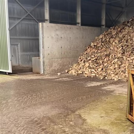 Our first kiln full of 2026 🔥 A fresh batch of hardwood, ready to be kiln dried 🌳 Our kiln can hold up to 250m³ of logs and dry them to well below 20% moisture throughout the whole log, meeting the Woodsure Ready to Burn standard ✅ — in as little as 5 days ⏱️🔥 Not only is it one of the largest kilns in the UK 🇬🇧, it’s also one of the most efficient ⚡ #kilndriedlogs #kilndriedfirewood #readytoburn #logs #hardwood #softwood #Devon #Cornwall | Devon and Cornwall Logs