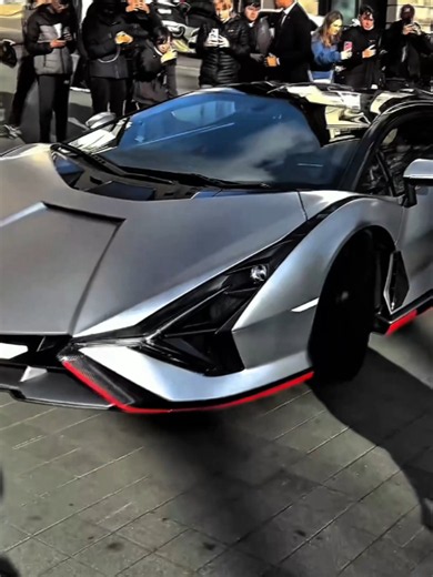 Ferrari LaFerrari: A Glimpse into Hypercar Heaven 💸