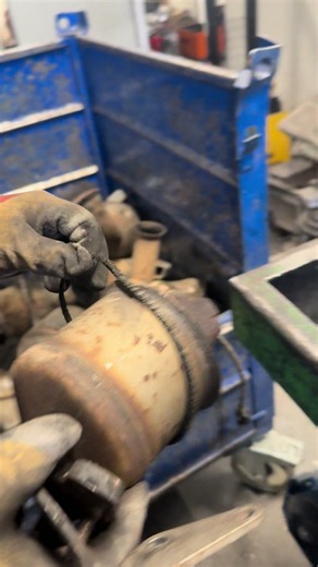 Ceramică din catalizator topită din cauza căldurii