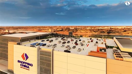 EL NUEVO SHOPPING CHINA ES MONUMENTAL Con un proyecto extraordinario e innovador, Shopping China de Ciudad del Este, se prepara para marcar un nuevo hito en el comercio y en el turismo de compras. La cadena, reconocida como referente en el rubro de importados, anuncia la inauguración de su tienda más grande y moderna en Paraguay, un espacio único que combina diseño contemporáneo, comodidad y sofisticación. Ubicada estratégicamente a metros de la Aduana paraguaya, esta nueva unidad fue diseñada p