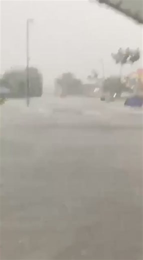 (25/09/2024 | 5:19PM) #kltu JALAN KEBUN BARAT: There is a road closure from the Jalan Bukit Rimau intersection to the Persiaran Anggerik Aranda Roundabout. This is due to flash floods in the area. Please use an alternative route to get to your destination. Video: Khaidir Busra | Astro Radio Traffic