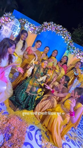 Poojja Tikone on Instagram: "🙈 Beautiful floral jewellery @morya_floralart_nd_events Gold jewellery @neelkanthjewellerspvtltd Hair @pune_hairstylist_ Nath @trendy_nath iPhone photography @capture_by_23 Mehendi @kkanchan_mehendi_ Location @bhartibanquetlawns_official . . . . . . #punemakeupartist #punebrides #marathistatus #marathireels #punemakeupartistandhairstylist"