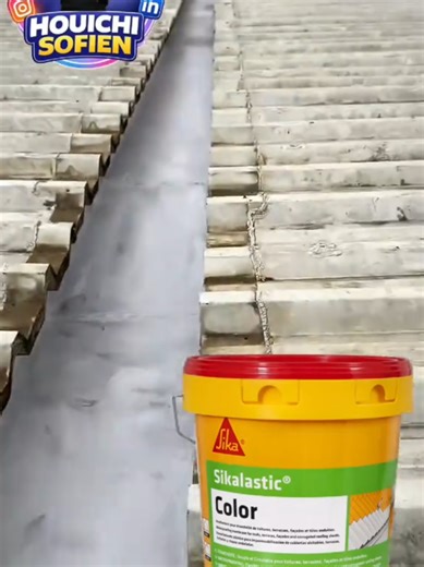 Toiture en tôle fatiguée ? ☀️🌧️ Donne-lui une seconde vie avec Sikalastic® Color 💥 Un seul produit, zéro compromis : 🔹 Application facile, prêt à l’emploi 🔹 Membrane souple qui accompagne les mouvements de la tôle 🔹 Barrière 100 % étanche contre l’eau 🔹 Résiste aux UV, à la chaleur et aux intempéries 🔹 Finition propre, durable et sans cloques Résultat 👉 une toiture protégée, performante et sereine pour des années 🔐 Quand la solution est pro, le résultat parle de lui-même 💪 #SikalasticC