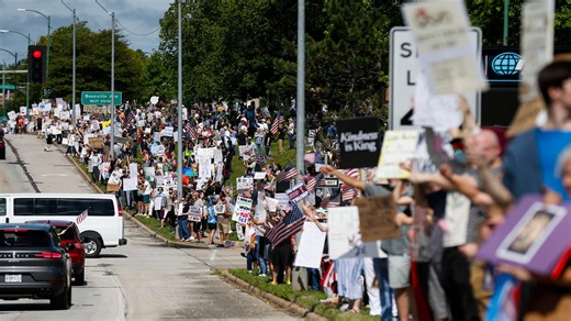 Video: 2,000 or more attend peaceful 'No Kings" protest in downtown Springfield