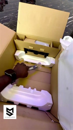 EPSON projector 4K smart ￼