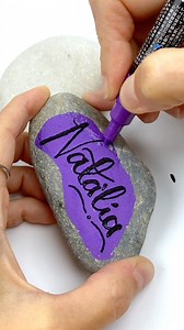 13K views · 135 reactions | This is a fast way to do a name or word rock. The quick shadow at the end really makes it pop! #rockpainting #stonepainting #paintedrock #paintedstones #rp101 #paintpens #paintmarkers #wordrocks #kindnessrocks #letteringtutorial #lettering #handlettering | Rock Painting 101 | Facebook