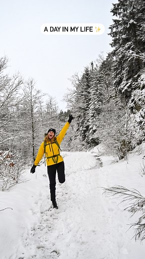 13K views · 57 reactions | Some days I also just stay at home behind my computer, just so you know  I hope I could give you a little glimpse in what I do on a day when I’m shooting. For the record, I’m always recording everything so although it seems like I’m “just skiing” I’m actually constantly recording videos with my phone. Would you want to see more days in my life? #travelblogger #travelbelgium #belgiumtrip #contentcreator #travelinfluencer | Emma's Roadmap | Facebook