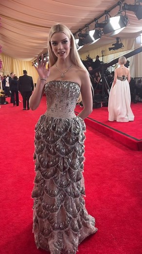 Anya Taylor Joy serves true Hollywood glamour on the 2024 #Oscars red carpet. In @dior, her look is a reference to the French house’s iconic “Junon” gown from 1949. Tap the link in bio to see every every look. | Vogue