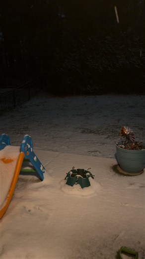 Snowing in West Charlotte ❄️ I’ll be in Union County today covering the snow! Where should I go? Tell me in comments—> WSOC-TV | Gina Esposito