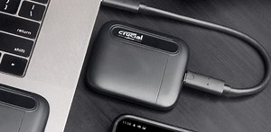 これぞ手のひらサイズ。Crucialの外付けSSDが4TBとは思えないコンパクトさ【Amazonセール】