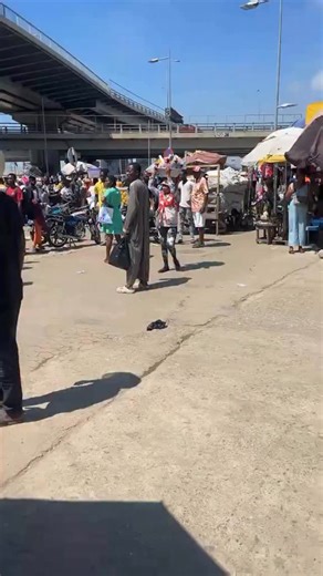 A dramatic scene unfolded at the Circle Interchange yesterday afternoon when a young man, accused of being with a newborn not his own, was rescued by onlookers and handed over to the police for questioning. #akwasibugati #fblifestyle | Akwasi Bugati Media
