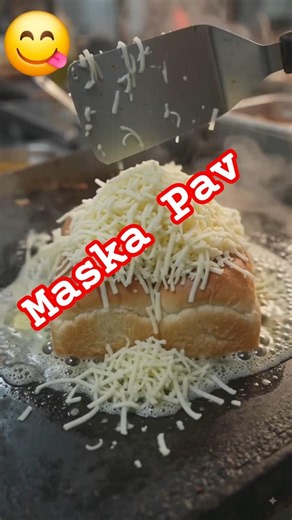 Maska Pav | मस्का मार के खाना | Classic Mumbai Street Food #streetfood #ytshorts #shorts