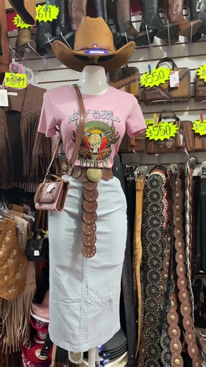 😍🤠 🛍️☀️☀️Tiendas! Sol y Luna Vaquera☀️ 📲 3315853981 📲4432360809 📲4435466152 Envíos a toda la república México 🇲🇽 usa 🇺🇸 Vaquero con estilo ! Vaquera con actitud 👢 Manejamos grupo de ventas donde publicamos las fotos de todos los nuevos modelos que nos van llegando día con día! 🌸 Enlace al grupo ventass https://chat.whatsapp.com/INtB5Y6MFSN8xIPMJhSNZV ☀️ Recuerda que contamos con envíos a cualquier parte de la republica por FedEx y estafeta! Castores 📍 Ubicación: Tienda de ropa vaque