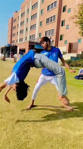 Back hand spring on college 😱🔥🤓#viralvideo #teambackflip #stunt #backflip #unfrez #parkour