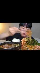 Rich beef stew, perfectly stir-fried noodles loaded with meat, fresh scallions, and spicy kimchi—this combo hits every craving at once 🤯🔥 One bite and you’ll want the whole bowl! Comfort food lovers, this one’s for you 🍲🍜 👉 Watch till the end if you love real, hearty food! #Foodie #kpop #tea #monday #Farming #tea #ViralFood #BeefStew #NoodleLovers | joy meetei mukbang