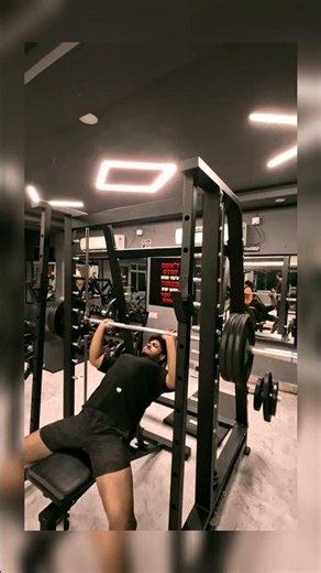 Inclined Bench Press 💪🏻👍🏻
