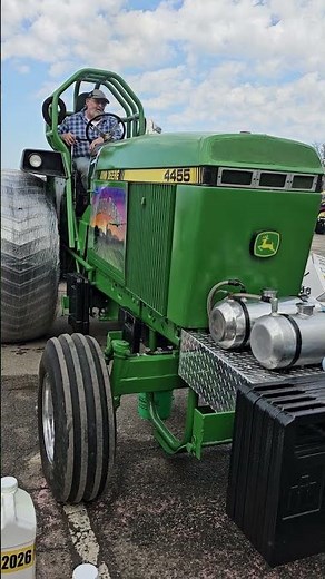 John Deere Warming Up - NFMS 2026