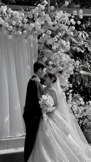 Sylvia些唷比 on Instagram: "𝟐𝟎𝟐𝟓’𝟏𝟏’𝟎𝟖 [婚禮預告] 𝑺𝒉𝒂𝒘𝒏&𝑺𝒚𝒍𝒗𝒊𝒂♥︎ 𝐄𝐧𝐠𝐚𝐠𝐞𝐦𝐞𝐧𝐭 𝐂𝐞𝐥𝐞𝐛𝐫𝐚𝐭𝐢𝐨𝐧 效率新娘我本人😌 用5個月的時間 來籌備這場 遵循傳統的中式文定+西式訂婚宴🥂 短短一分鐘的精華預告片 完全是我當天的心情😌 咻一下～做了一個美夢 很短暫 但這些美好的畫面 會牢牢的留在心裡一輩子💕 造夢者清單： Photography @sijai2017 Videographer @tatafilm.studio MUA @yibi_makeup Dress @goodays_clan @imissuuu2018 Suit @vandome.suit Deco @shellisa_design Bridal bouquet @flower_violera Host @masasplan Photo Booth @miss.photo__ Location @felicitewed"