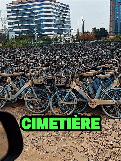 Le plus grand cimetière de vélos en Chine