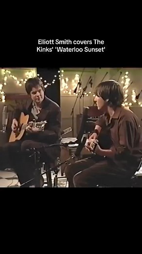 Elliott Smith covering The Kinks' 'Waterloo Sunset' 🌆 What's your favourite cover of Waterloo Sunset? | The Kinks