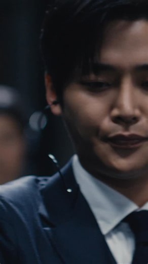 【公式】 『ラストマンー全盲の捜査官ー』 on Instagram: "#ラストマン キャラクタームービー公開✨ ━━┉┉┉┅┅┅┅┅┅┅┅┅┉┉┉━━ 若き自信家のFBI捜査官 クライド・ユン ━━┉┉┉┅┅┅┅┅┅┅┅┅┉┉┉━━ 🎬映画 ラストマン -FIRST LOVE- 12/24公開 📺完全新作SPドラマ ラストマン ー全盲の捜査官ー FAKE/TRUTH 12/28 よる9時放送 連続ドラマはU-NEXTで全話配信中！ #ロウン"