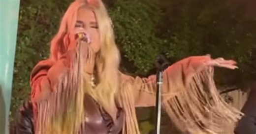 Jessica Simpson performs live for the first time in 15 years as she makes her music comeback following Eric Johnson split