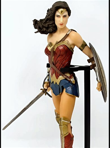 WONDER WOMAN, FIGURA DE 12 PULGADAS, CON ACCESORIOS Y BASE, TIPO HOT TOYS, MARCA CRAZY TOYS, NUEVA, SELLADA. CÓMPRALA! ESCRÍBENOS AL WA 0994357027... #limited_edition_on_line #wonderwoman #crazytoys #actionfigurescollection #actionfigures