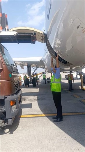 Connecting the cateringcart to aircraft #cateringservice #cateringcart #aviation