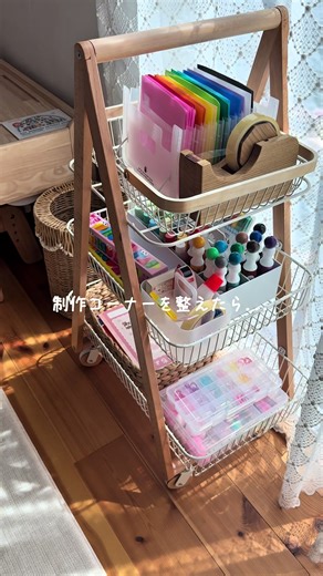 制作ワゴンの収納アイデア｜白×木目で子どもでも動かせる3段ワゴン