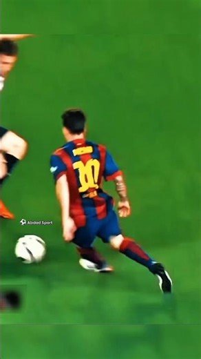 Messi Scores a Goal from a Tight Space