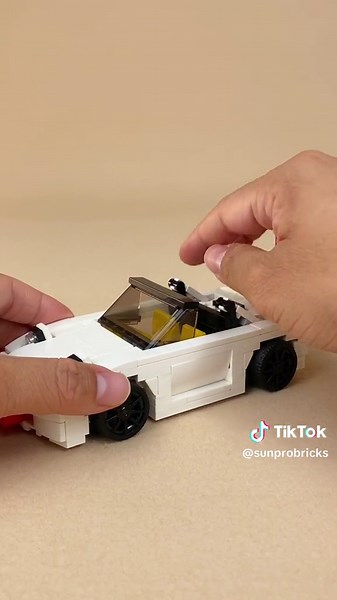 Building a Mazda MX-5 with Pop-Up Headlights in LEGO