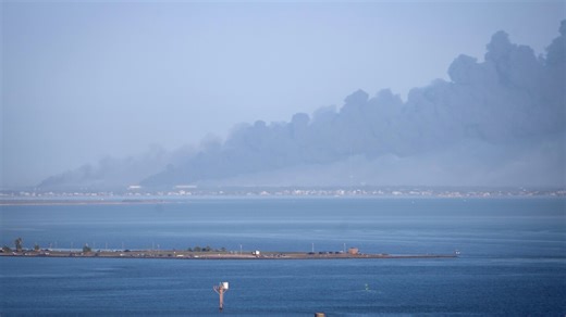 Firefighters battle blaze at decommissioned power plant in Texas