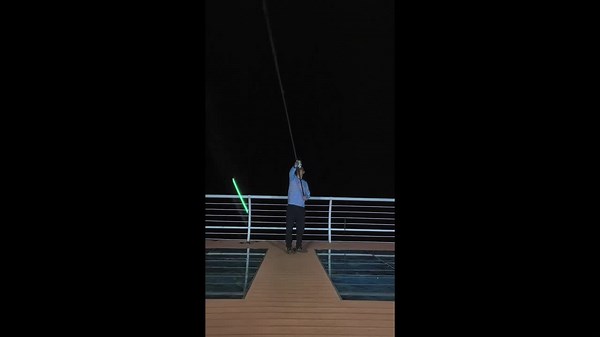 Impressive long-distance cast with colorful fishing line in Liaoning, China