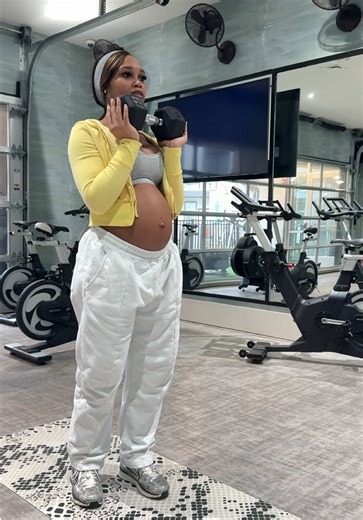 idk if he had ill intent but def be aware of your surroundings especially being pregnant I feel extra vulnerable #pregnant #workout #psa