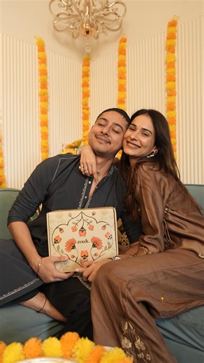 Zouk on Instagram: "Who knew he’d actually show up with a thoughtful gift this time? 👀 Save yourself the drama. Get a gift box from zouk.co.in 🎁 [Bags, Rakhi, Raksha Bandhan, Gift, Gift Boxes, Sibling Bond] #Zouk #ZoukBags #Rakhi #RakshaBandhan #RakhiGifts #Gifts #SiblingLove #GiftBoxes #Handcrafted #Vegan #proudlyindian"