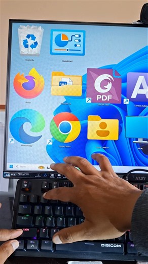 Change Icon Size In Desktop #windows #tipsandtricks #computer