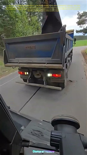 Terrassement à la pelle : comment un godet pivotant redessine le bord des routes en quelques minutes