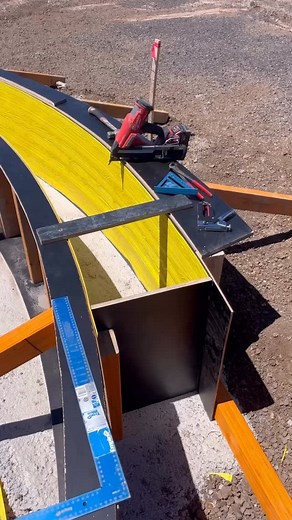 🔥 Multiple possibilities to personalize architectural concrete …… with our yellow formliner sheets. These sheets are ready to be applied on any type of formwork, both vertically and horizontally. They give concrete different textures and relieves in their final finishes and, can be completely adapted to architectural design. Their lightness and flexibility make them compatible with any formwork system in the market and they can be adapted to all types of contours, shapes and curves as required 