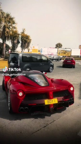 Exploring the Red Carbon Laferrari Design