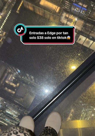 🚨 Si visitas NYC, este lugar tiene que estar en tu bucket list. 🏙️✨ Edge ofrece vistas panorámicas de 360° de Nueva York desde el mirador al aire libre más alto del hemisferio occidental. Atrévete a caminar sobre su famoso piso de cristal y vive una experiencia que nunca olvidarás. 🤯 📍Hudson Yards, New York ✅ Vistas espectaculares del Empire State Building, Central Park y la Estatua de la Libertad ✅ Piso de cristal suspendido en el aire ✅ Perfecto para fotos increíbles y atardeceres inolvida