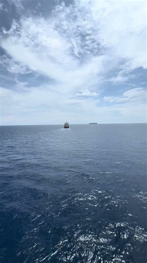 Crossing Vessel #ship #rigmove #towing